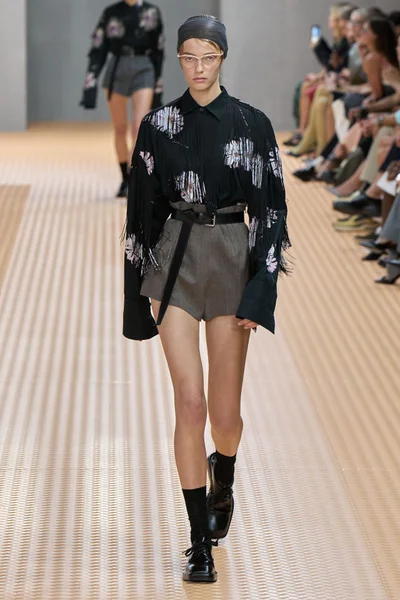 Look 11